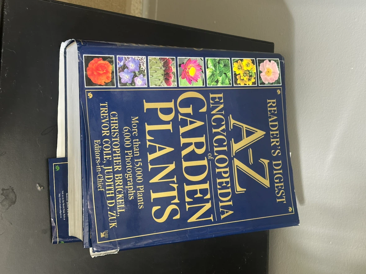 Reader's Digest A-Z Encyclopedia of Garden Plants