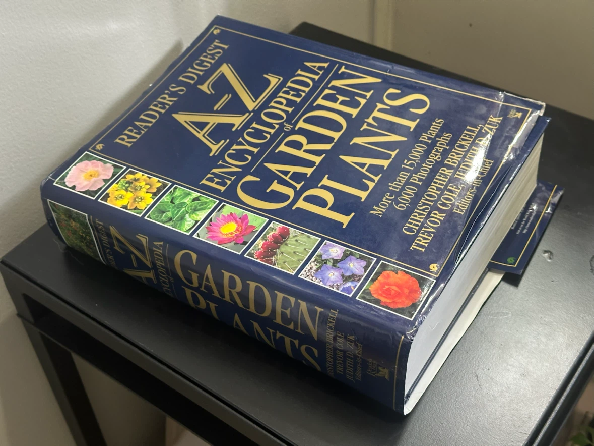 Reader's Digest A-Z Encyclopedia of Garden Plants - photo 2