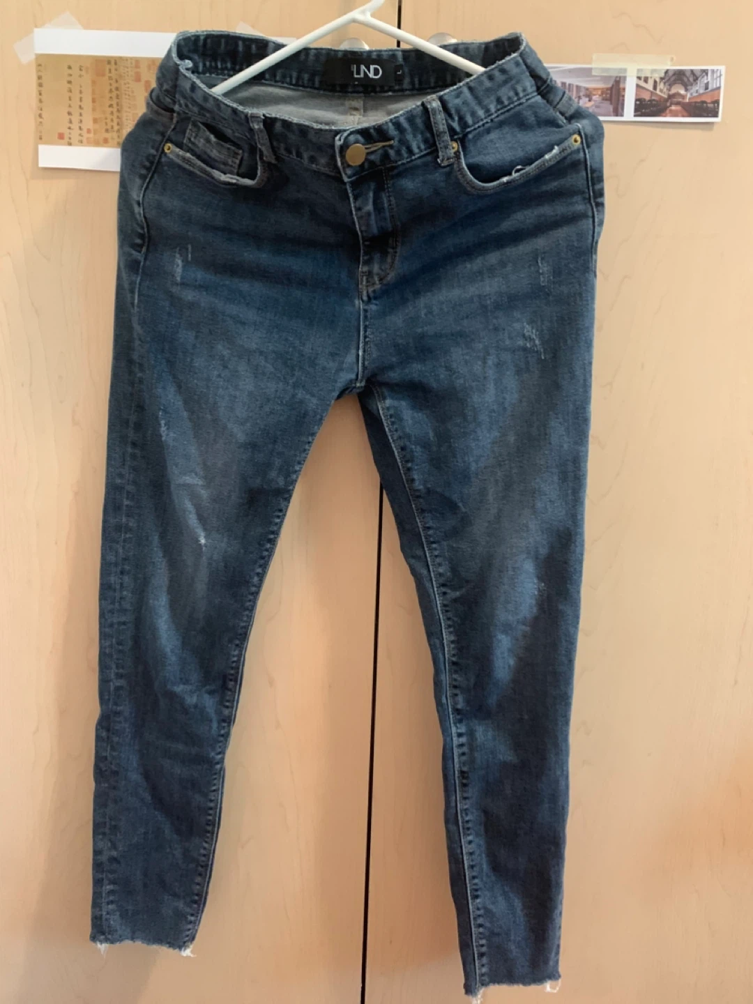 Size M Distressed Skinny Jeans with Raw Hem