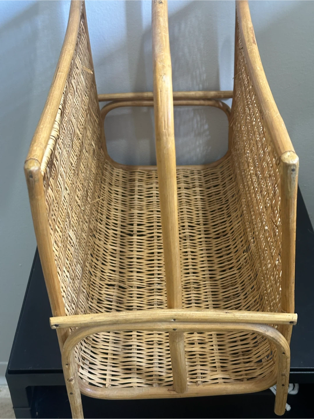 Rattan vintage magazine rack - photo 3