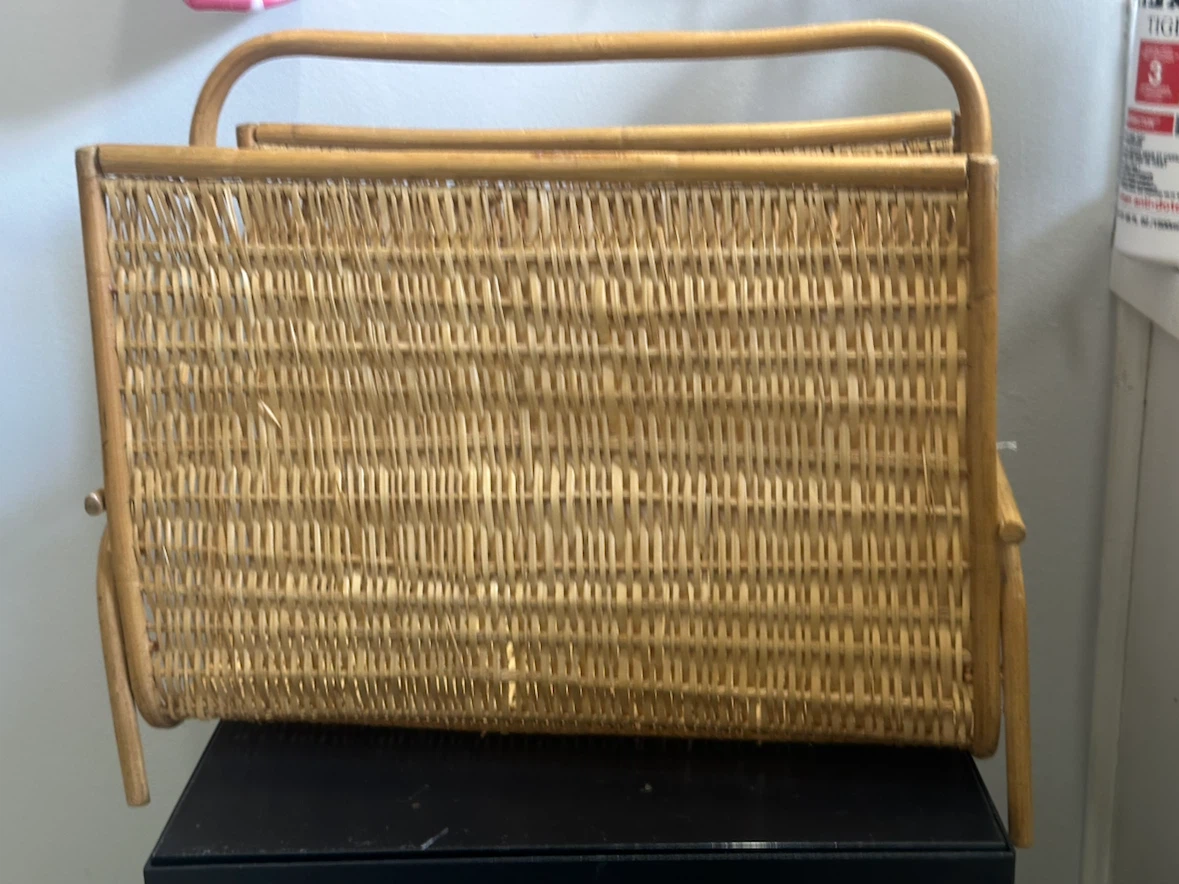 Rattan vintage magazine rack - photo 5
