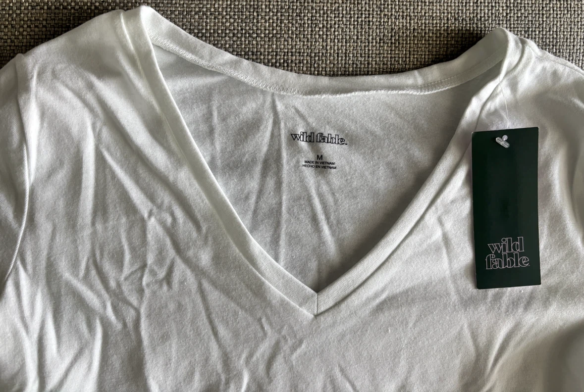 Wild Fable Women’s White V-Neck Cropped T-Shirt - photo 3