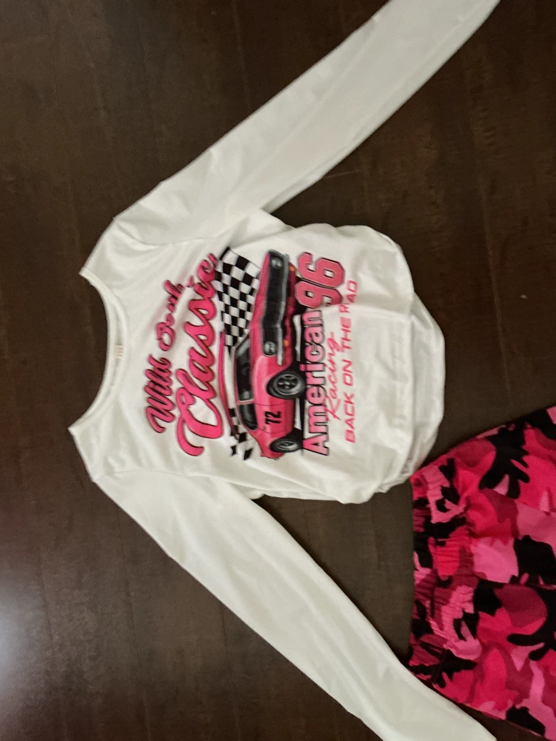 is a pink camouflage by pants. With a white  long-sleeved shirt - photo 2