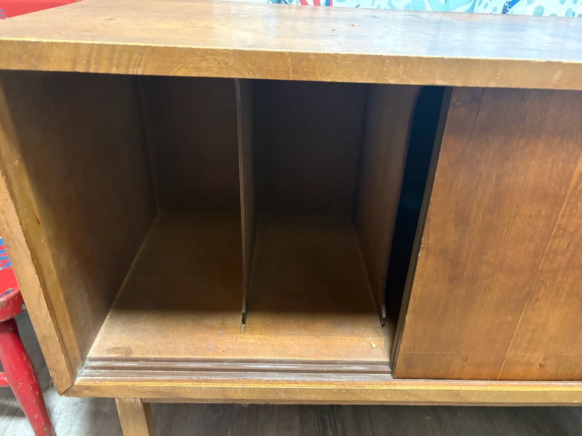 Wooden cabinet with two doors - photo 4