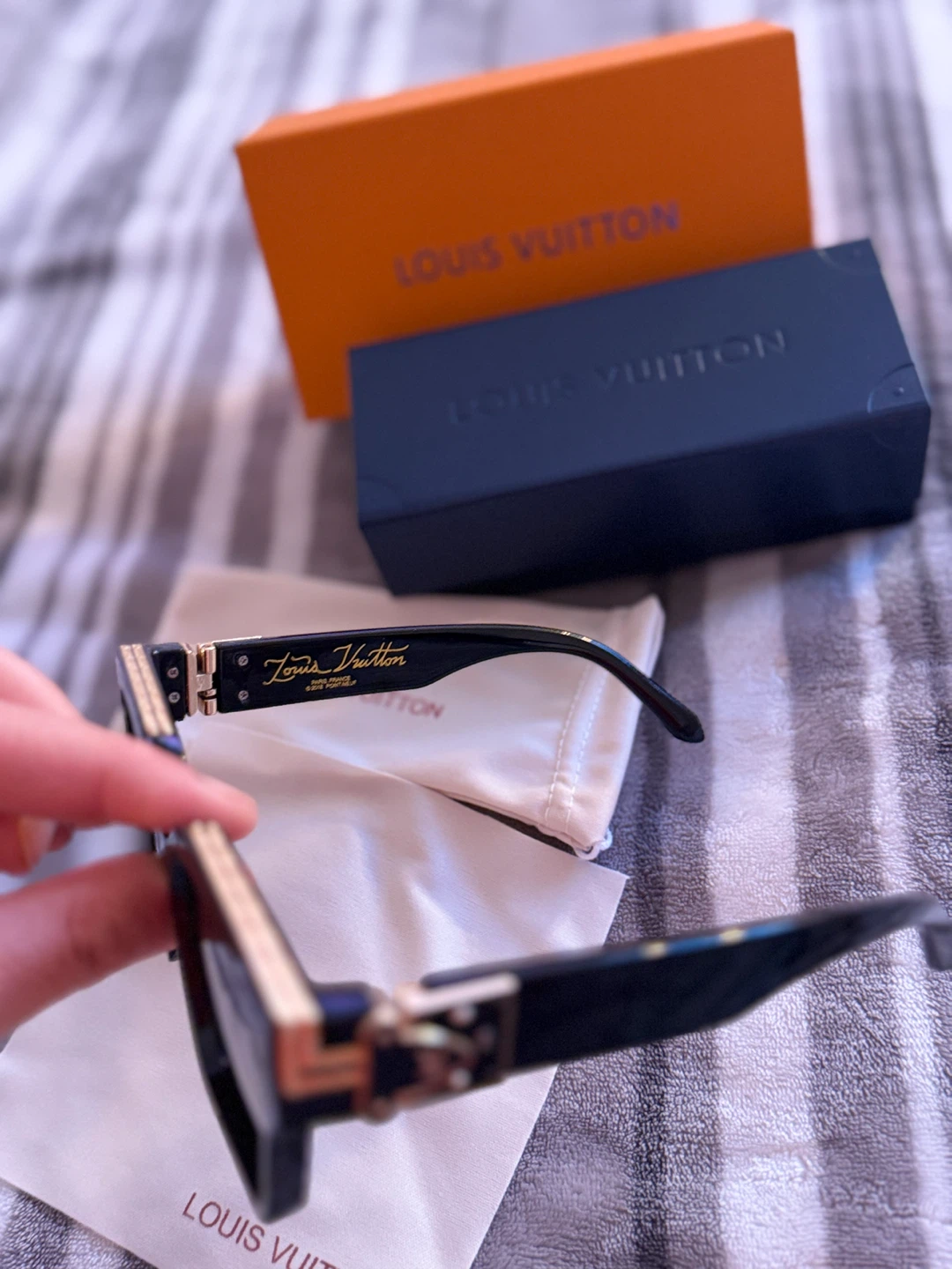 Louis Vuitton Sunglasses - photo 2