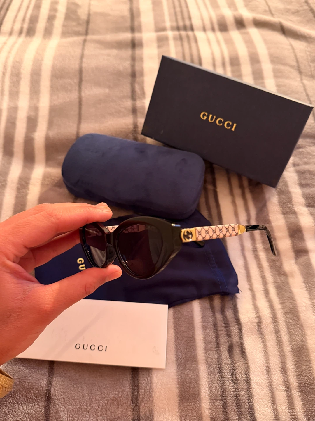 Gucci Sunglasses with GG Pattern - photo 4