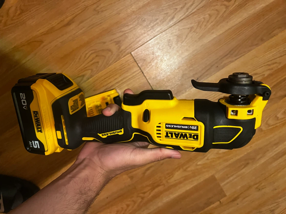 DEWALT Brushless Oscillating Multi Tool with 20V 5.0Ah Battery - photo 2