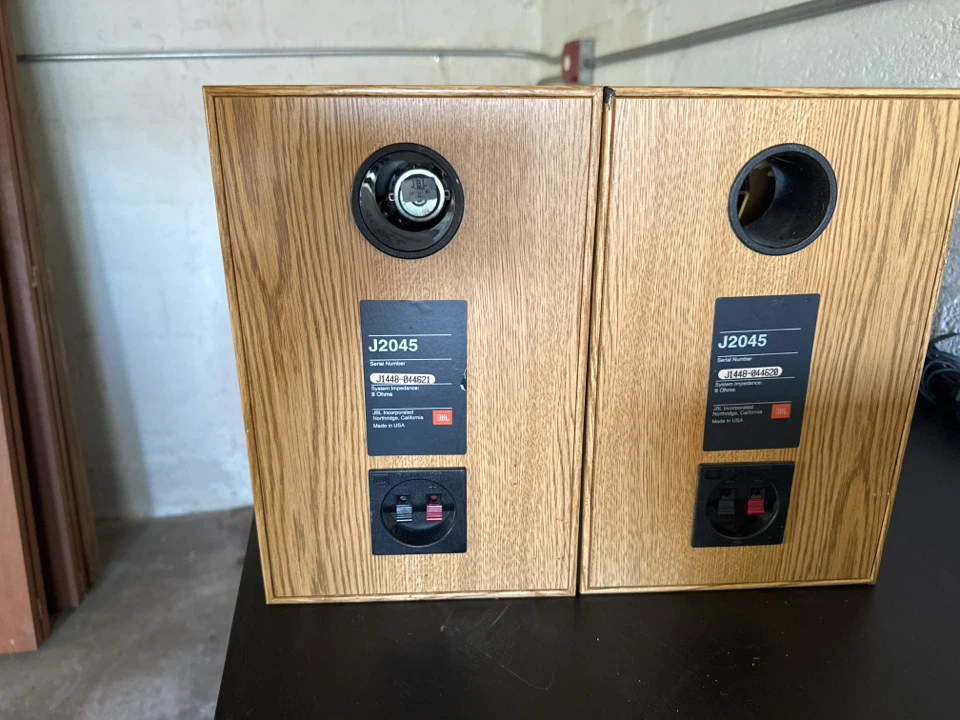 JBL J2045 Bookshelf Speakers - photo 2
