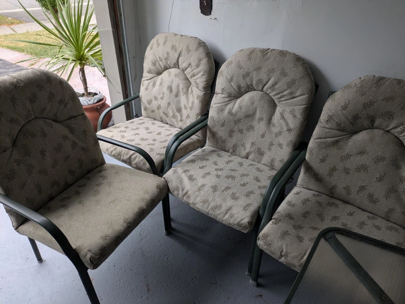 Patio seating - photo 4
