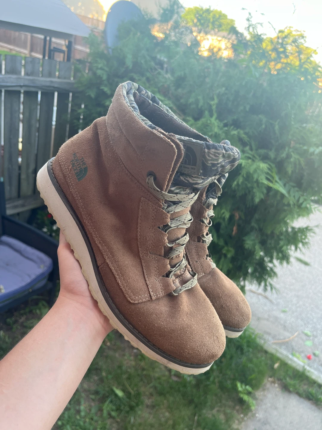 Women’s 8.5-9  north face boots