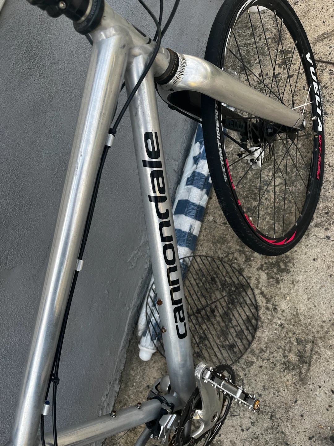 Cannondale Aluminum Road Bike - photo 4