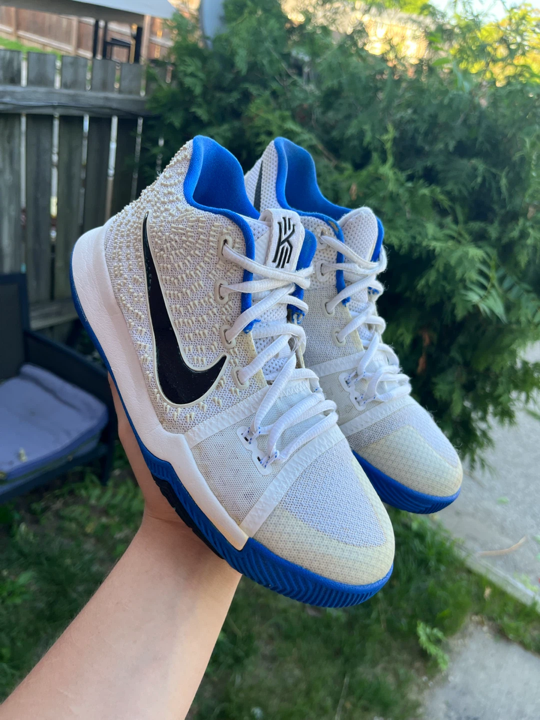 Size 5-5.5y Nikes