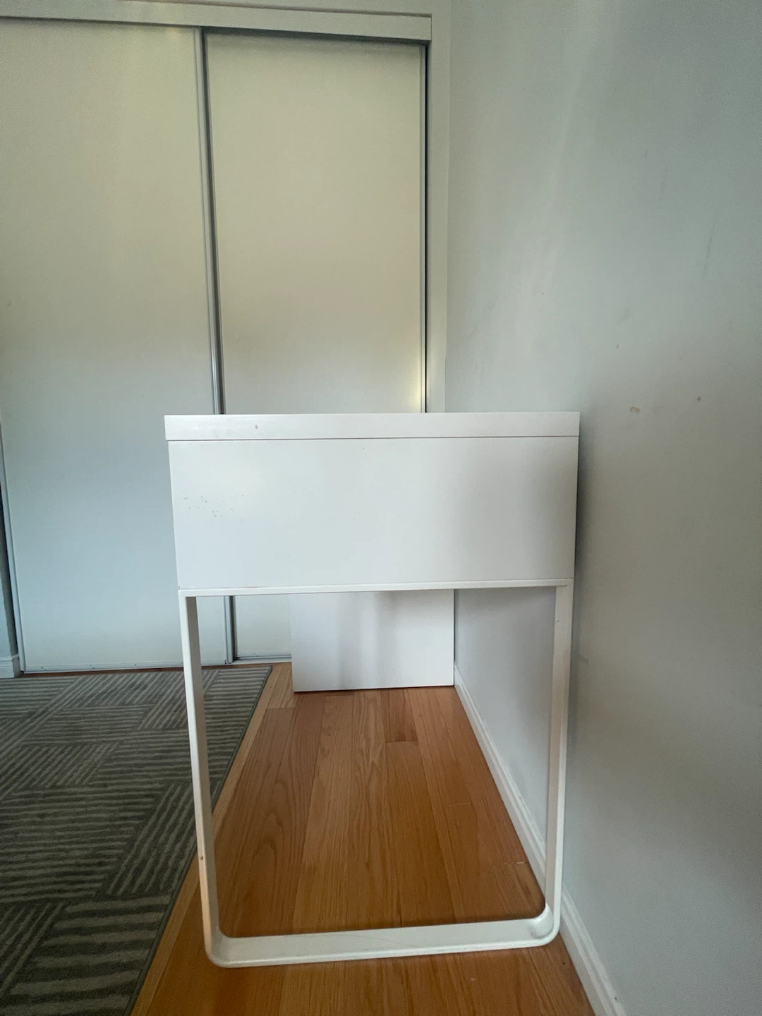White IKEA desk - photo 3