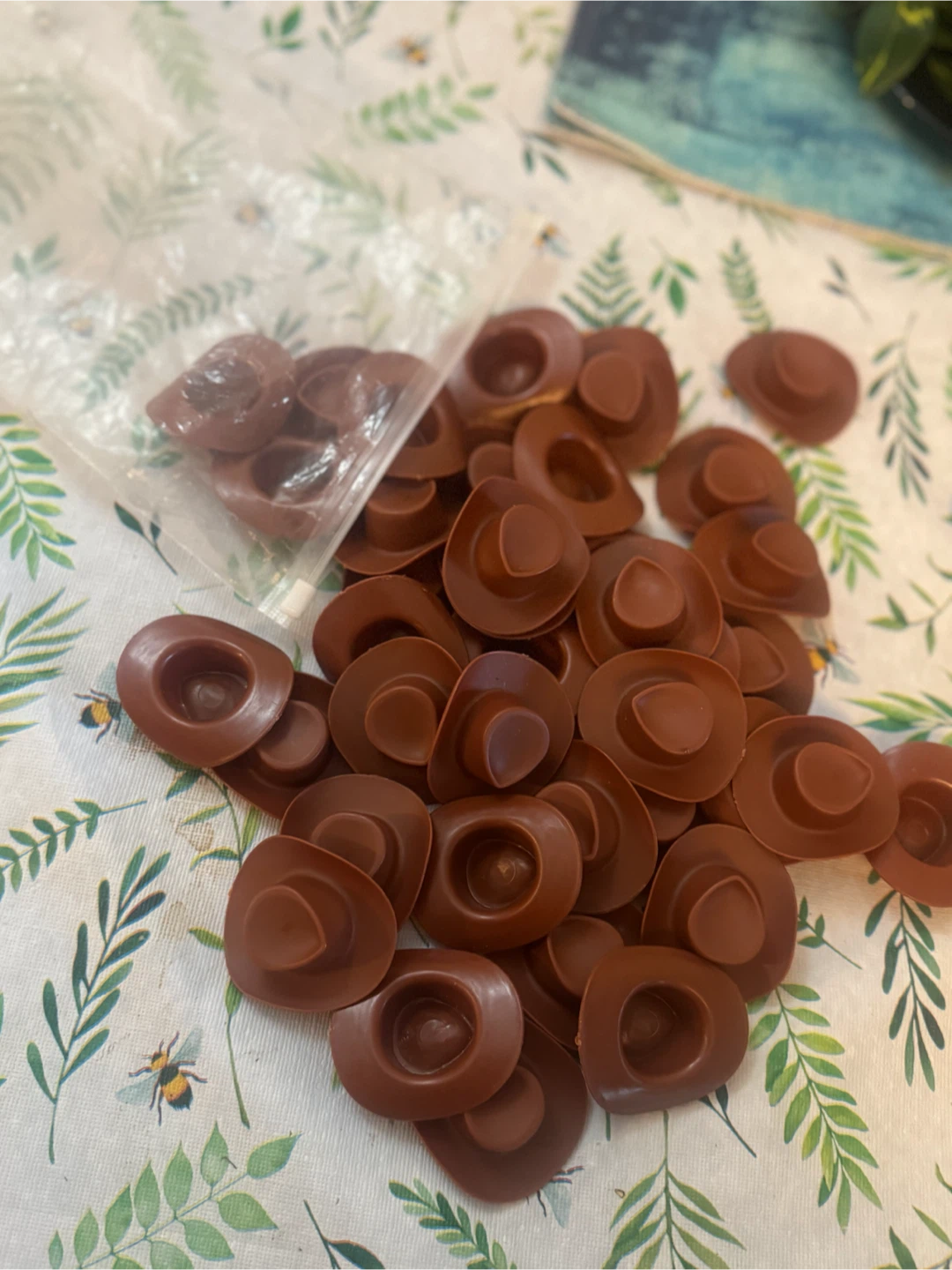 Mini plastic Cowboy Hats - photo 3