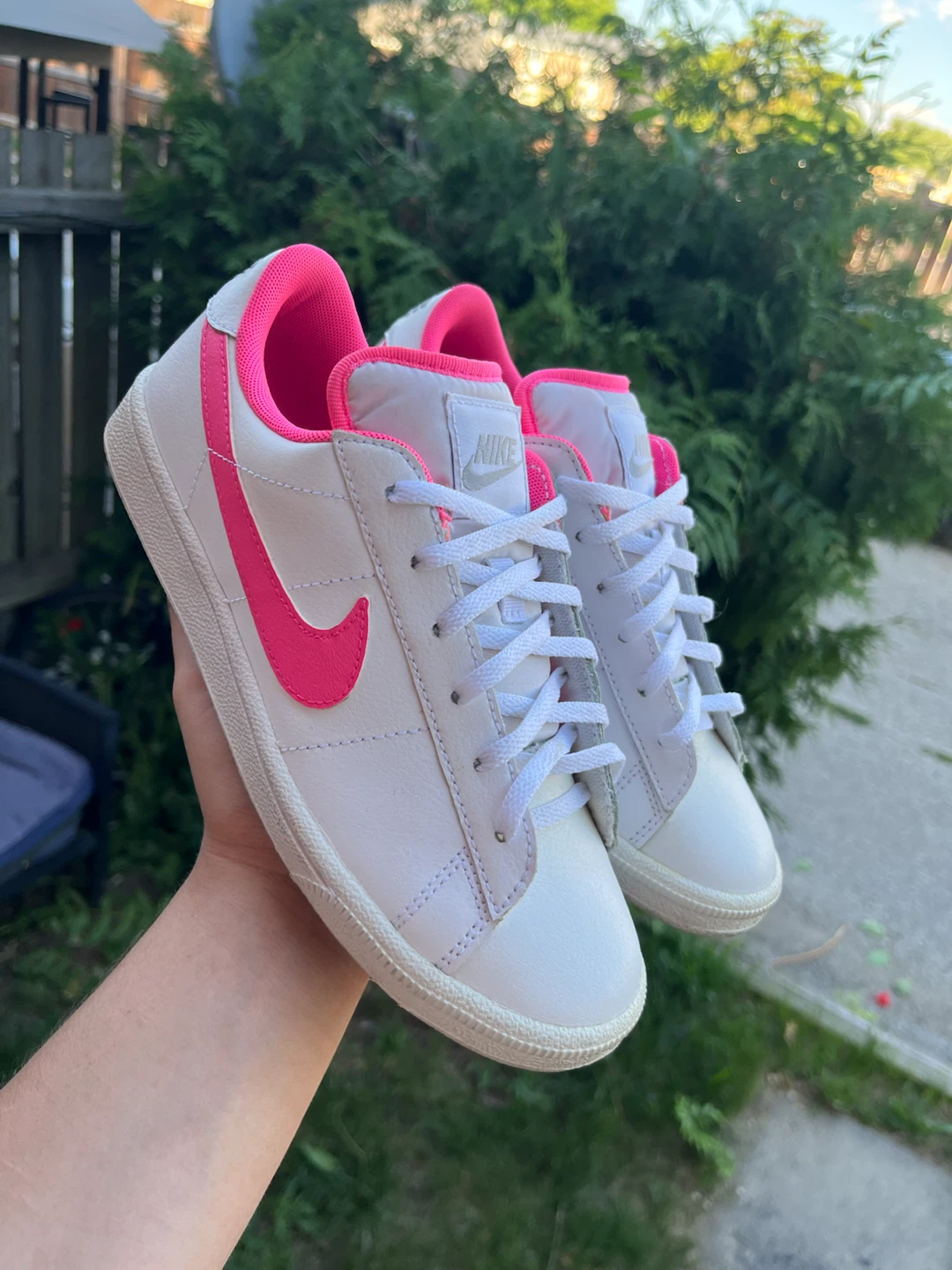 Size 5-5.5y Nikes