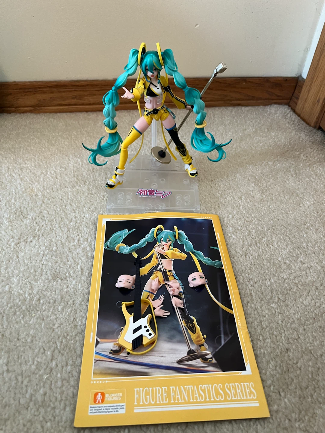 Hatsune Miku Items and Figures - photo 2