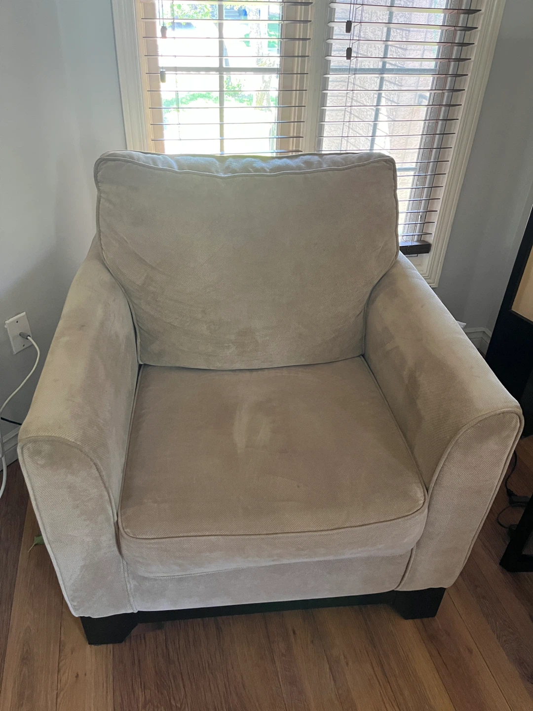 Sofa and Loveseat Set MADE IN CANADA - photo 3