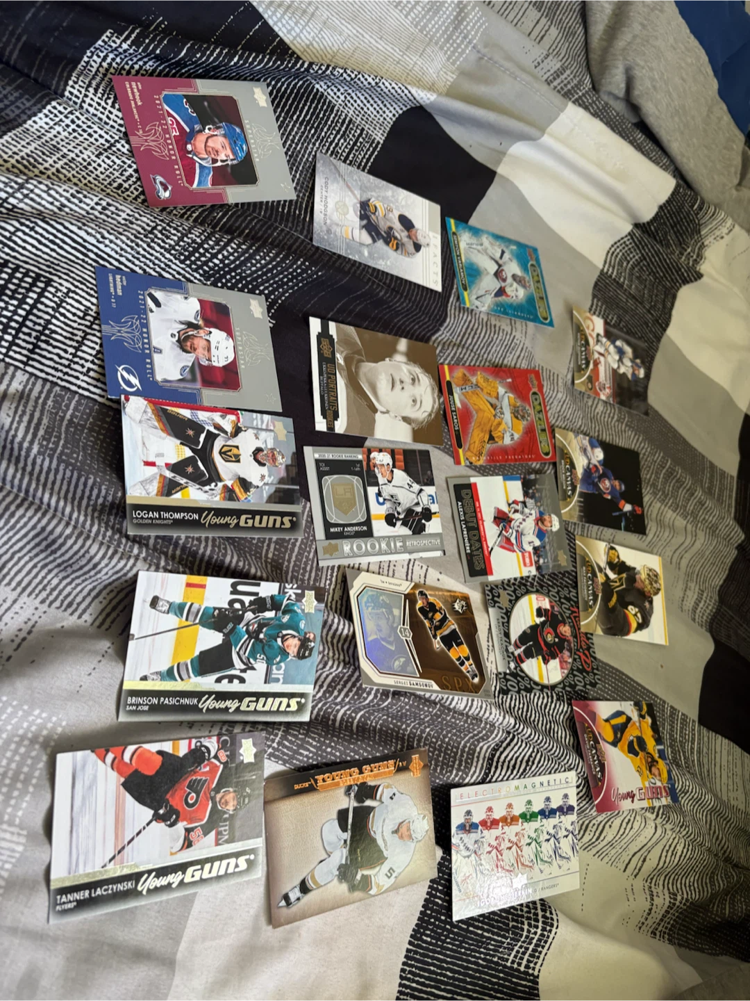 Assorted Hockey Cards - photo 2