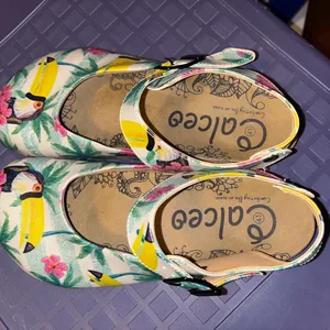 Calceo Women's Sandals Size 41 Tropical Toucan Print