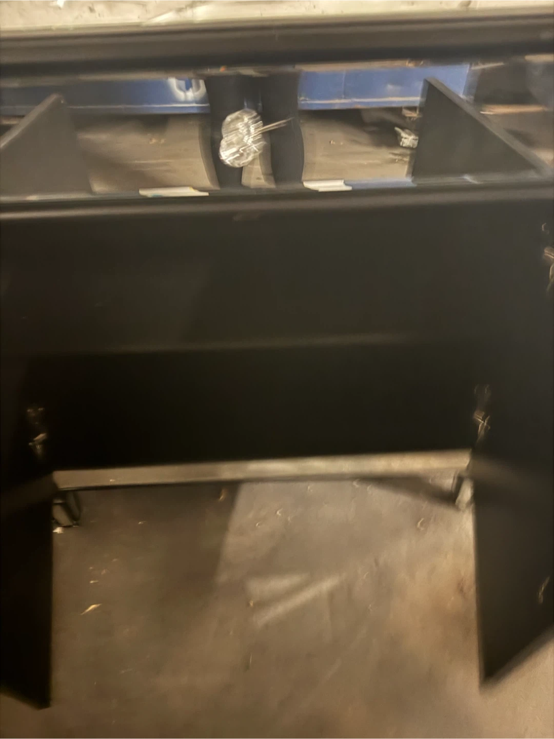 Mirrored cabinet with cracked top - photo 3
