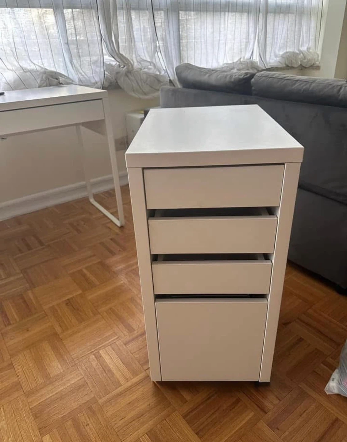 Cabinet drawer unit in white