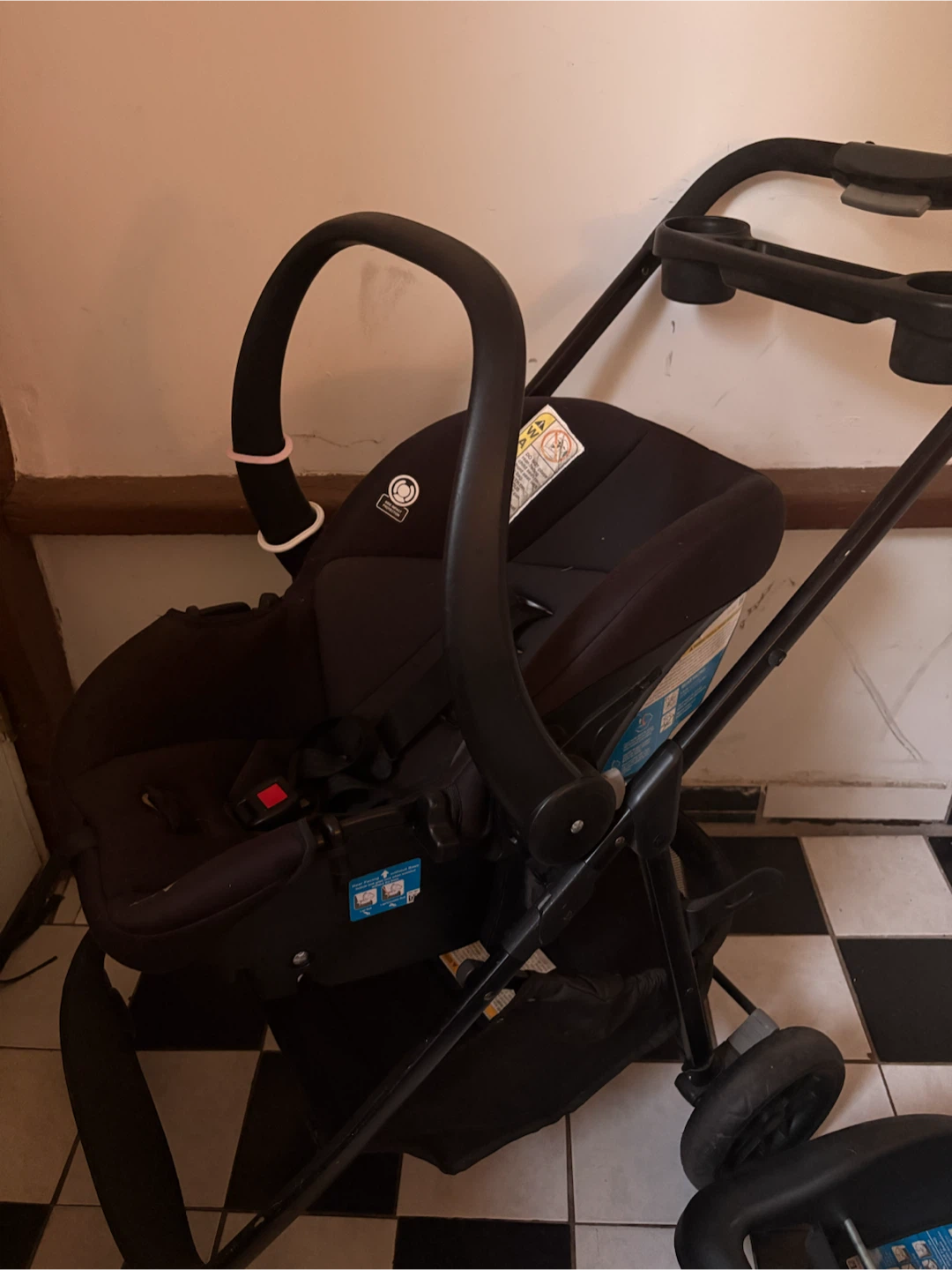 Safety 1st Stroller + Carrier/Base - Pick up only - photo 3