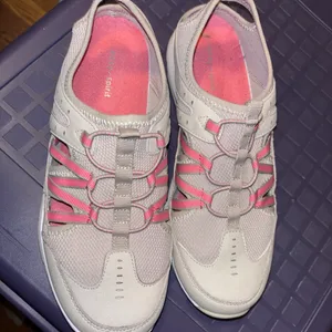Easy Spirit Women's Light Grey Pink Slip-On Sneakers