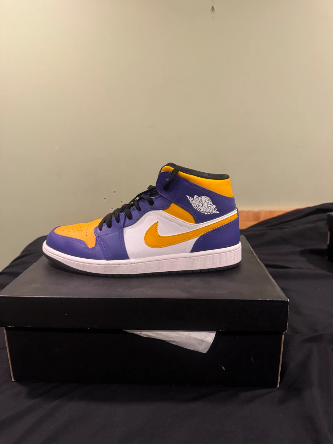 Air Jordan 1 Mid SE