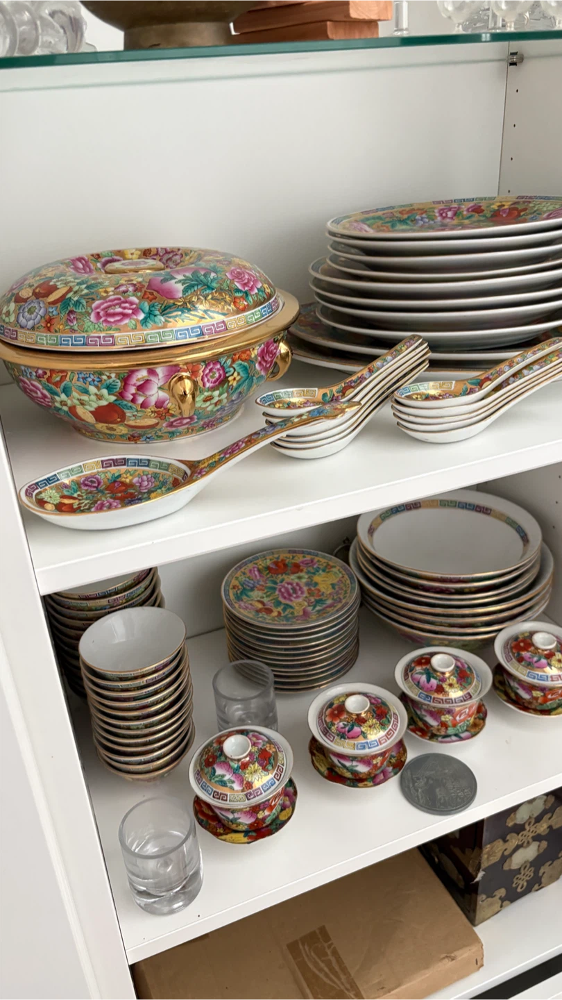 Chinese Porcelain Dinnerware Set - Floral Design