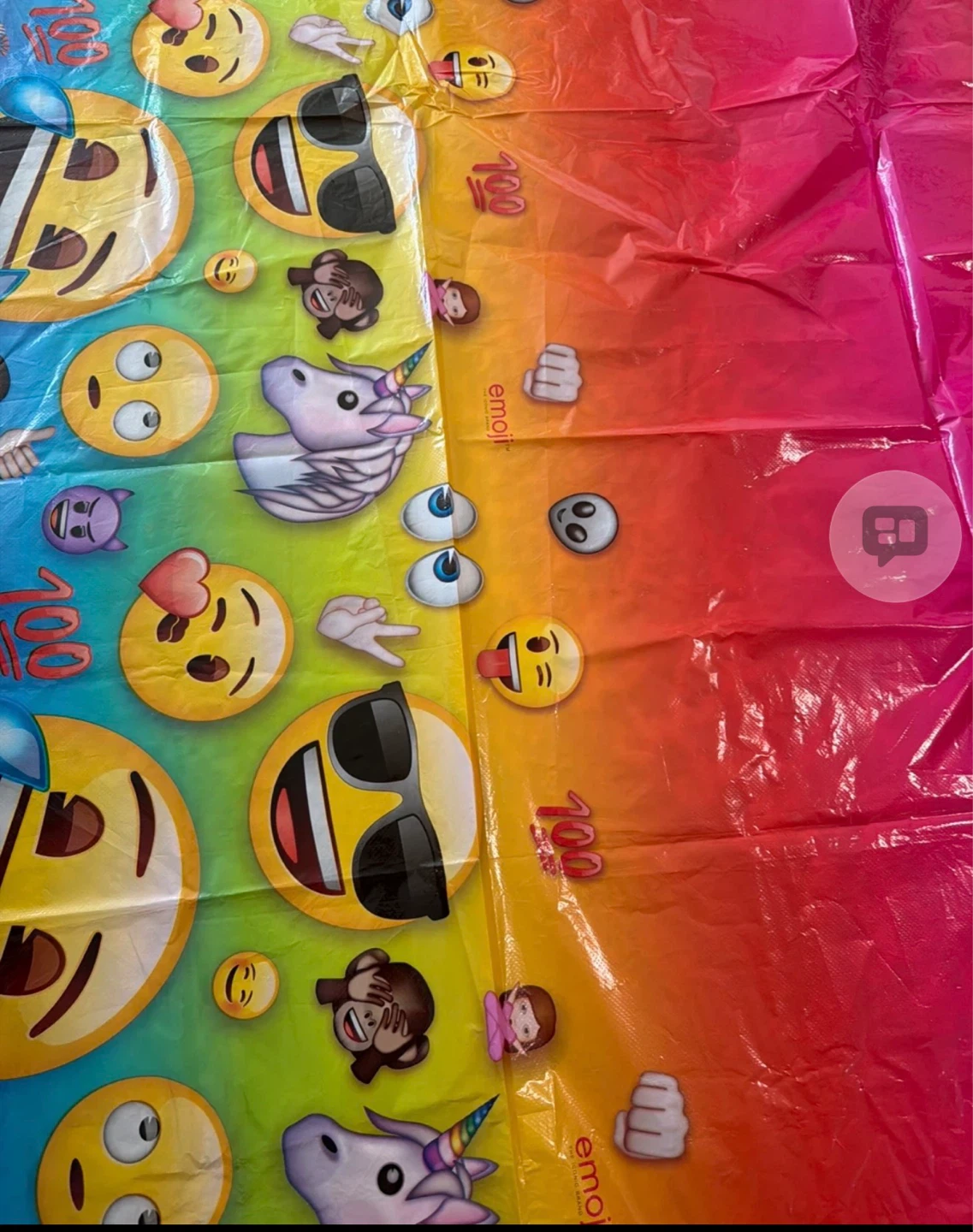 🎉 Emoji Party Tablecloth – Bright & Fun! 🎉