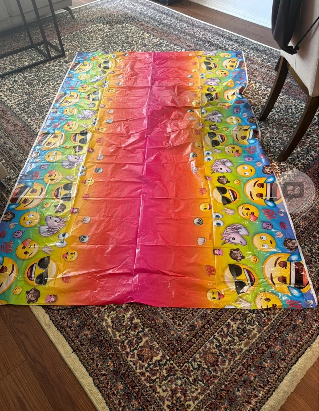 🎉 Emoji Party Tablecloth – Bright & Fun! 🎉 - photo 2