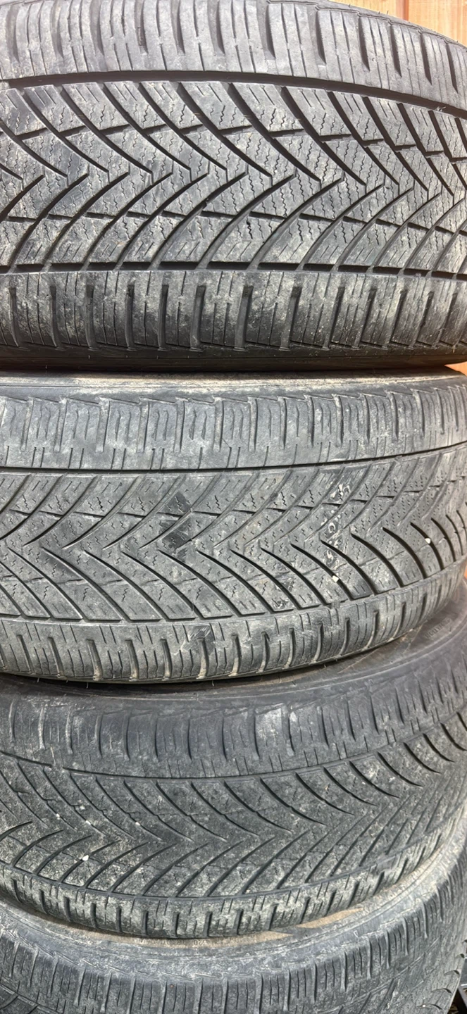 Set of 4 Rims and Tires 225/50ZR17 - photo 3