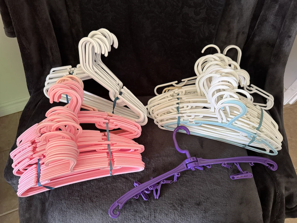 Children’s clothes hangers