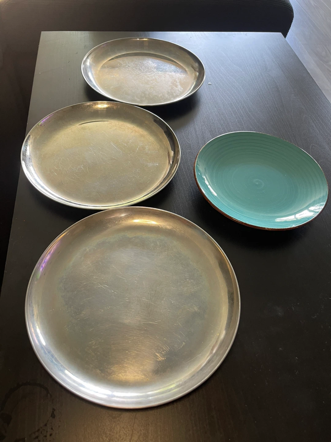 Set of 3 Metal Plates and 1 Ceramic Plate - photo 2