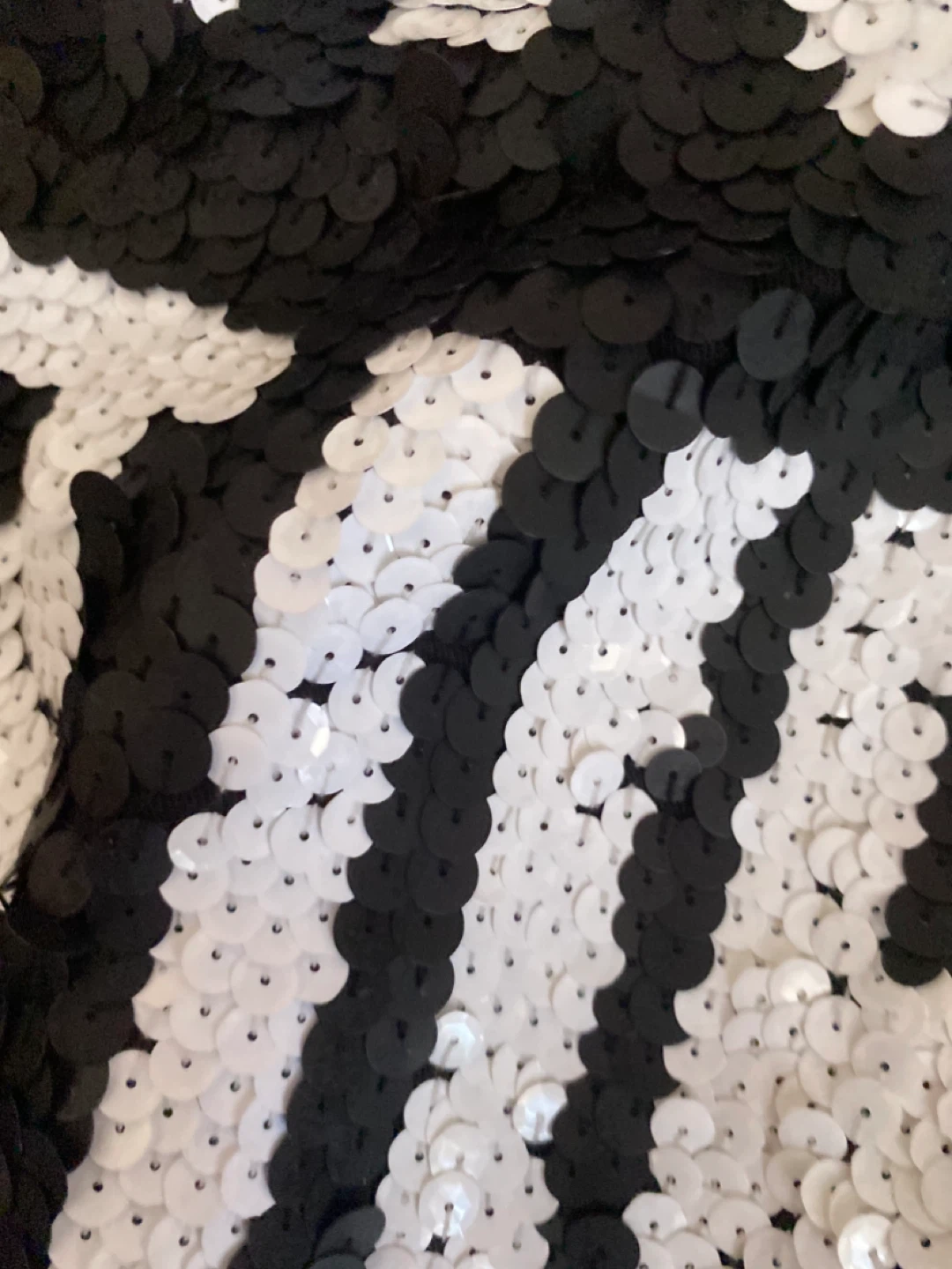 Black sequin jacket with "NO PICTURES PLEASE" text - photo 3