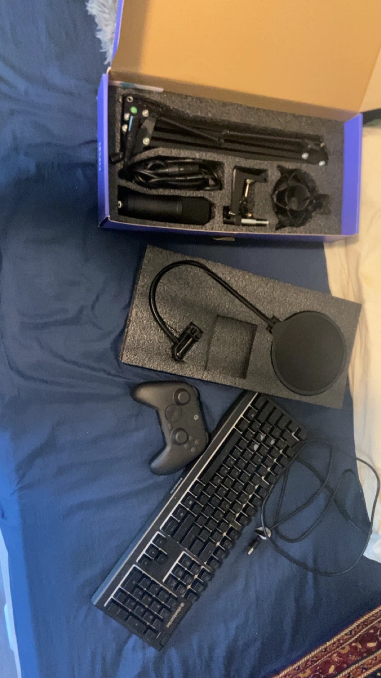 GameSir Controller and Microphone Stand Kit