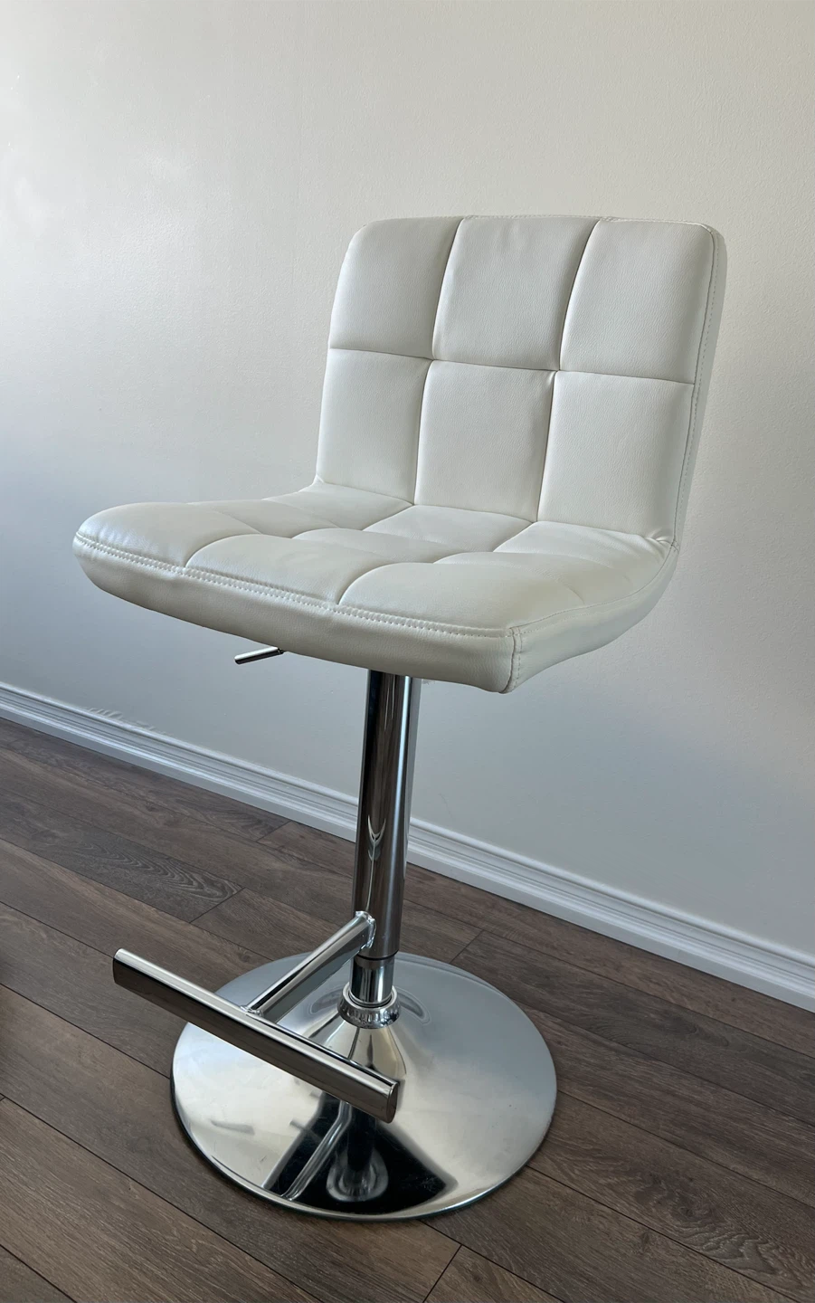 Set of 4 Cruz White Bar Stools – Swivel & Adjustable Height - photo 5