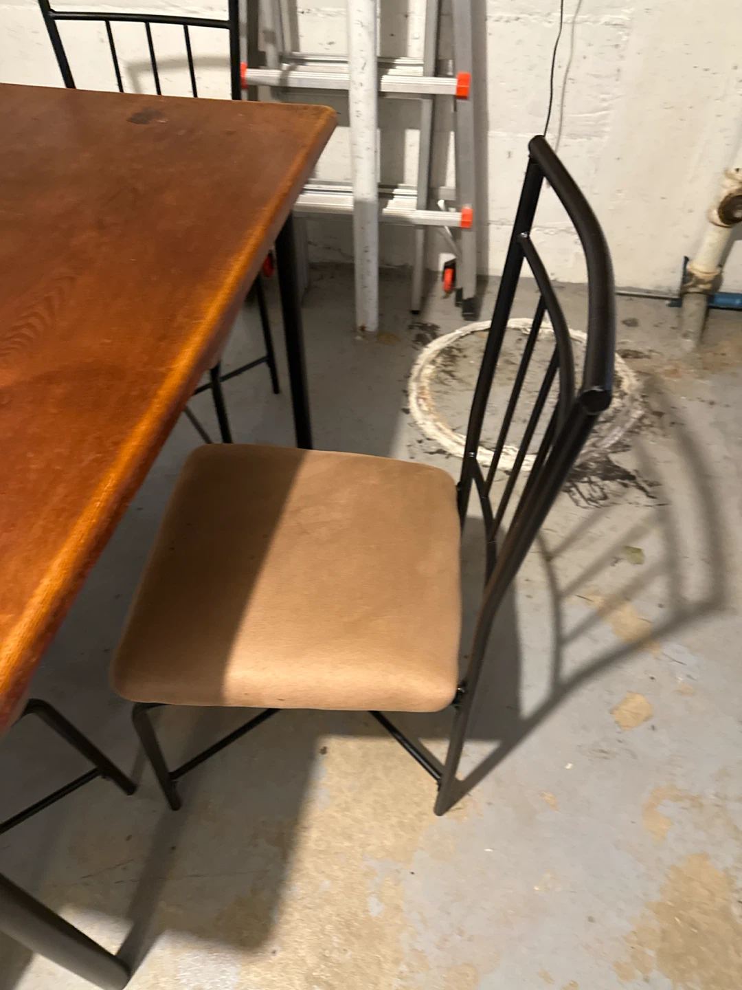 Wood Dining Table with 4 Metal Chairs - photo 4