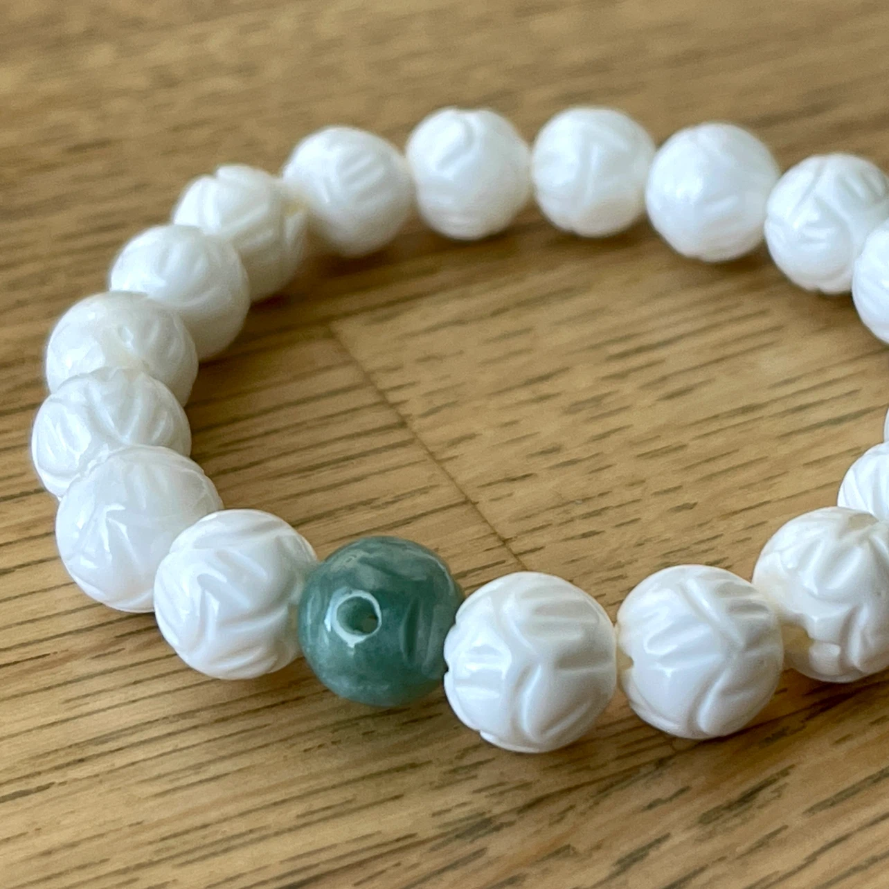 Jadeite & Tridacna shell bracelet (10mm bead) - Good luck