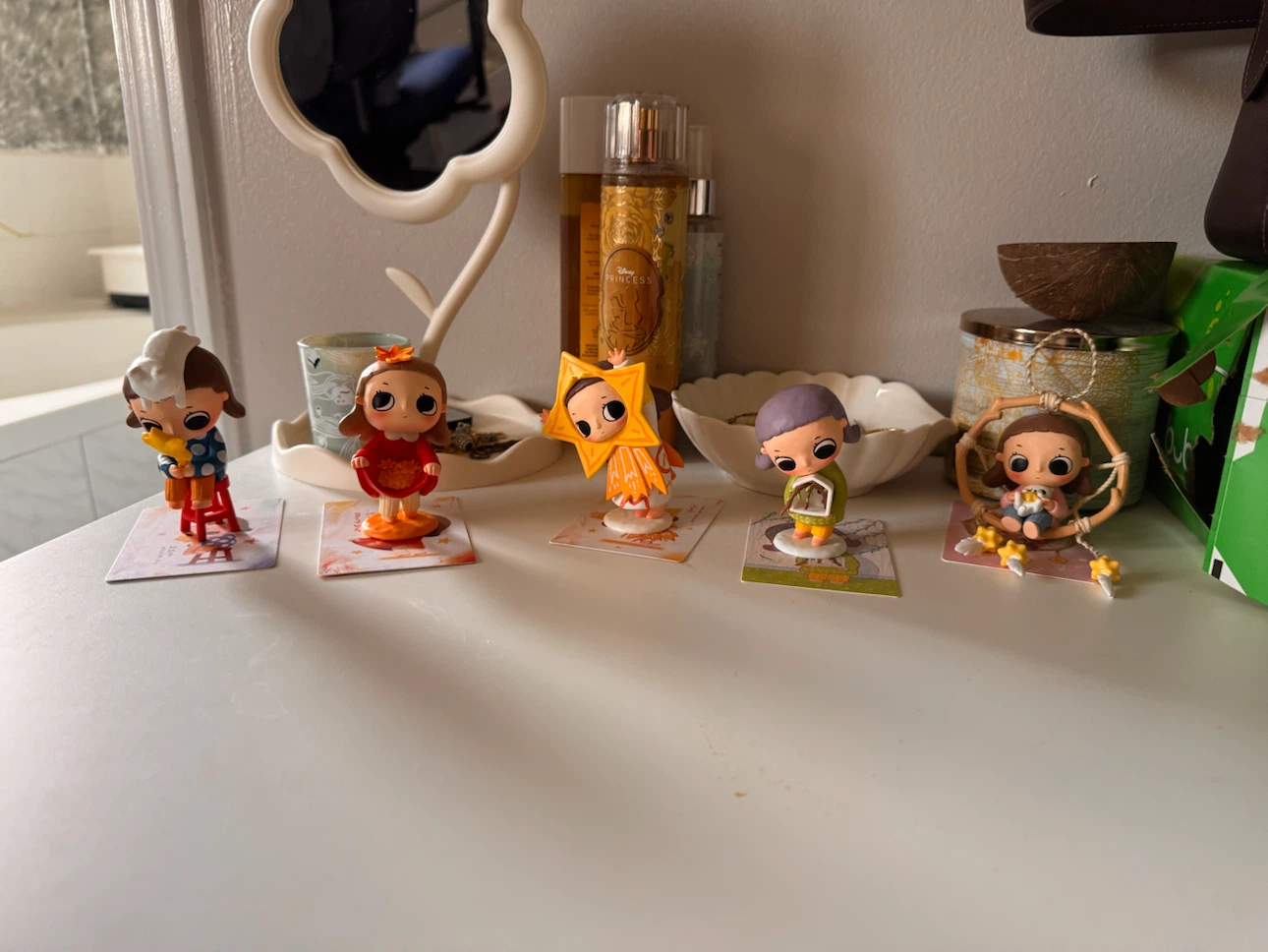 Nyota figurines
