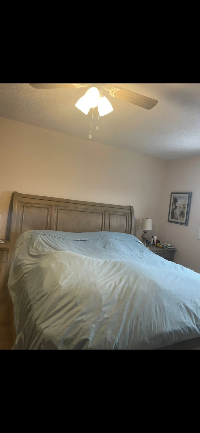 Leon’s Winchester king size bed frame - photo 3