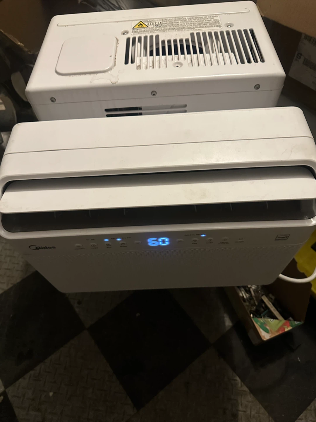Midea Window Air Conditioner - photo 2