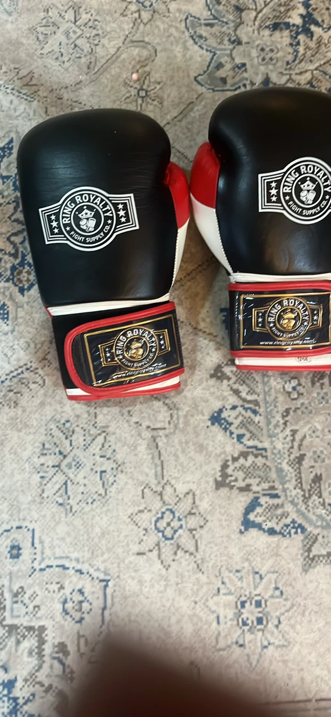 Ring Royalty 12-OZ Boxing Gloves - photo 2