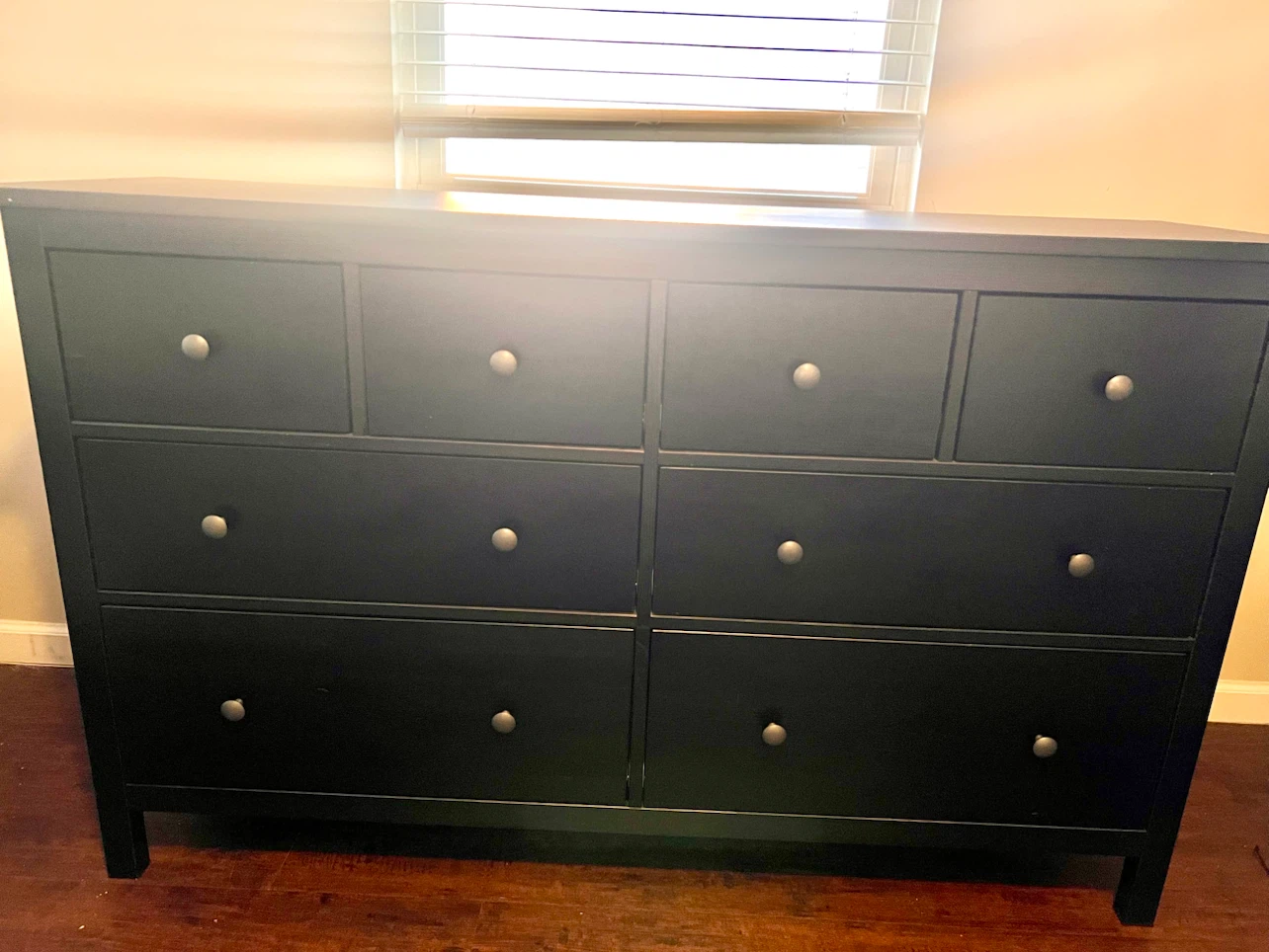 Black 8-Drawer Dresser
