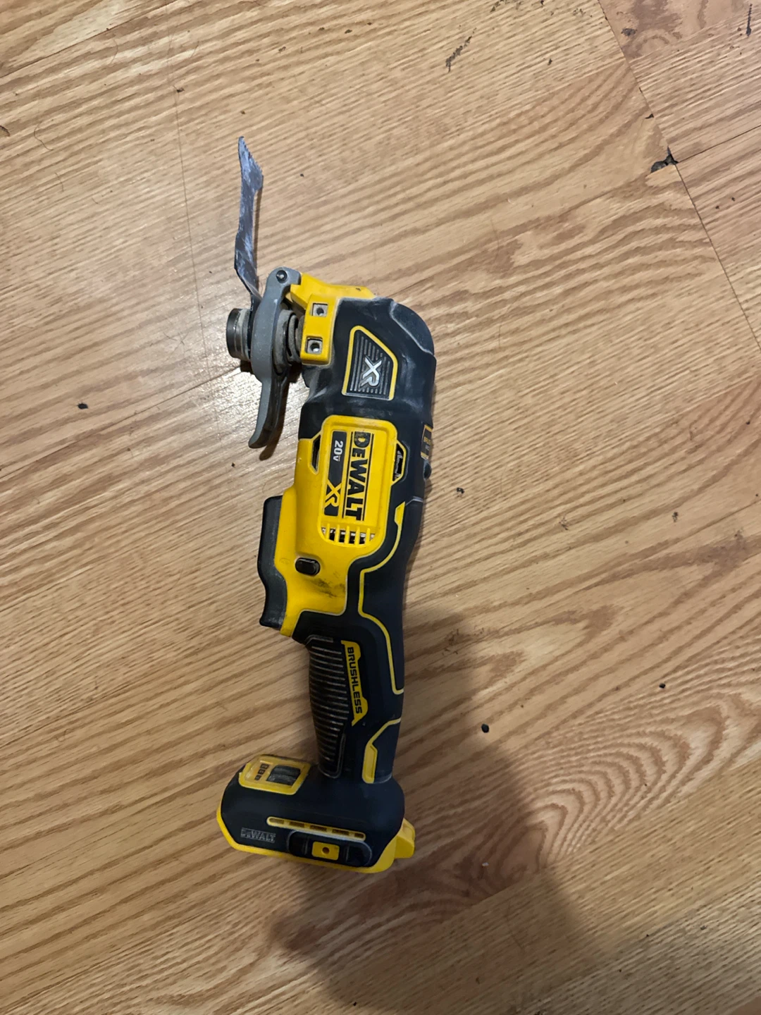 DeWalt 20V MAX Oscillating Tool - photo 2