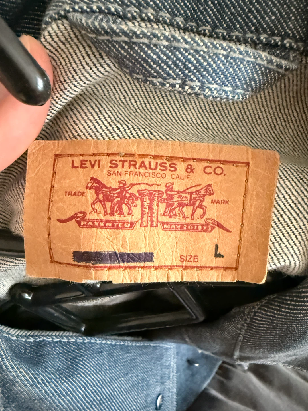 Levi Strauss & Co. Denim Jacket - Size L - photo 3