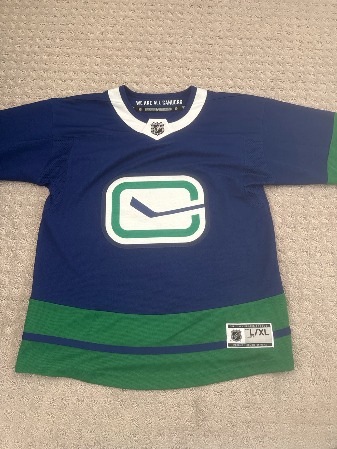 Vancouver Canucks Hockey Jersey L/XL