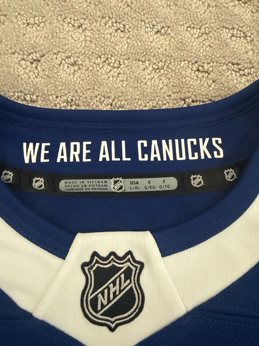 Vancouver Canucks Hockey Jersey L/XL - photo 2