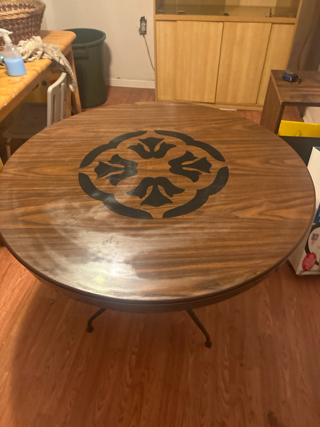 Round Wooden Dining Table with Pedestal Base