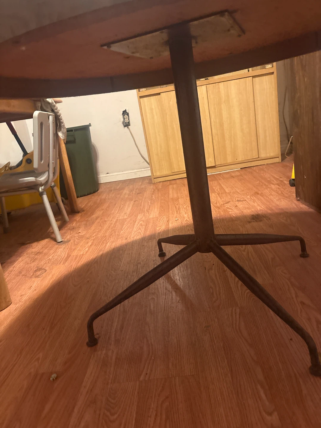 Round Wooden Dining Table with Pedestal Base - photo 3